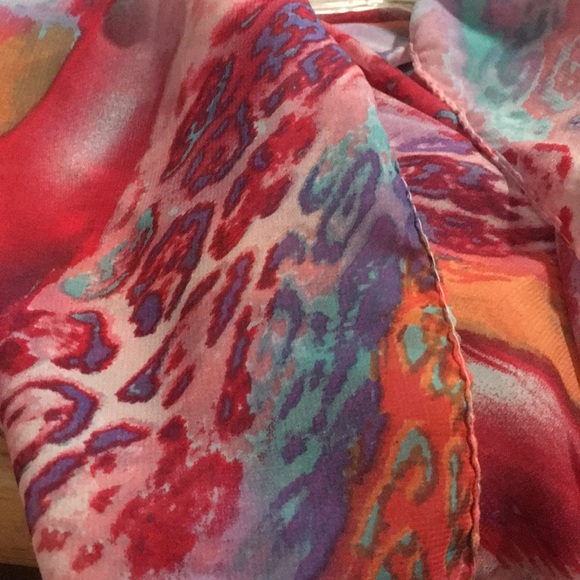 Open front lightweight scarf type material vest with painted animal print - Picture 6 of 7